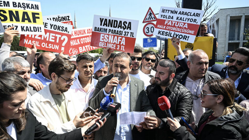 Özel halk otobüsü sahiplerinden İBB önünde eylem