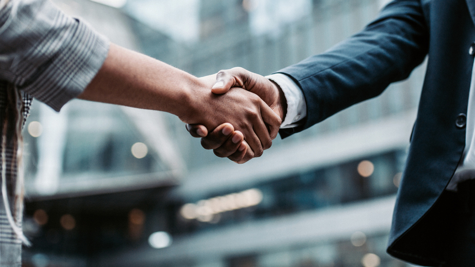 İnsanlar neden tokalaşıyor?