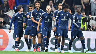 9 gollü maçta yarı final bileti ManU'nun!