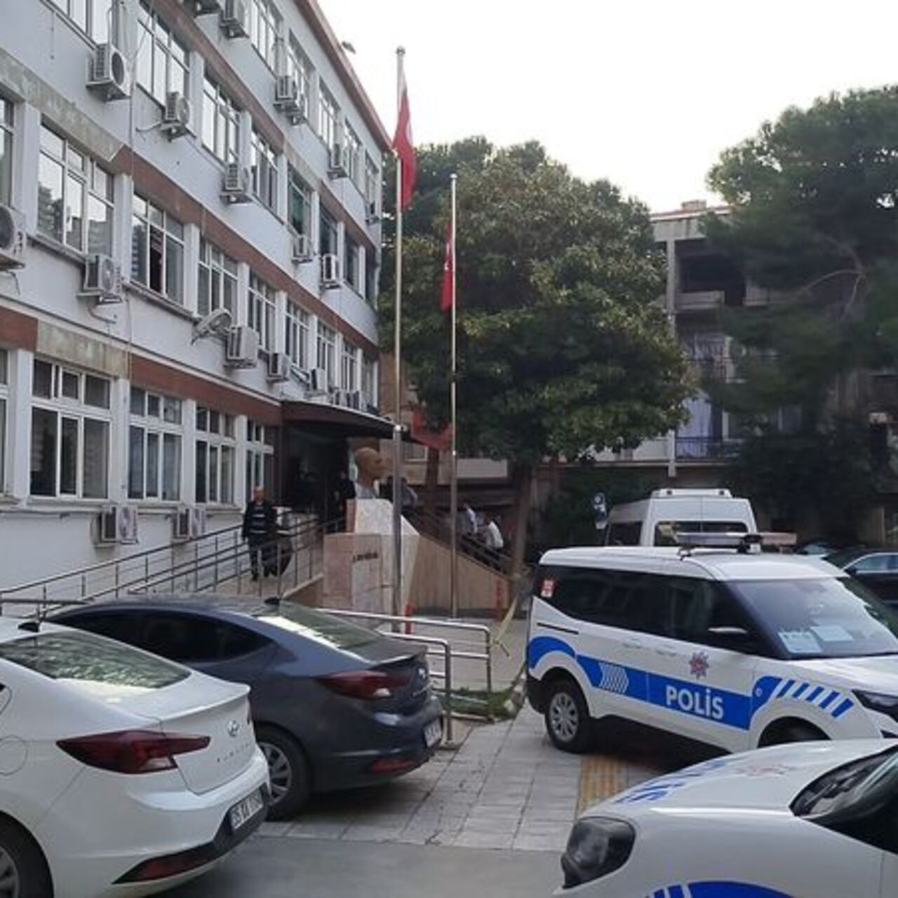 Kemalpaşa Belediyesi’ne operasyon! 5 şüpheli adliyede