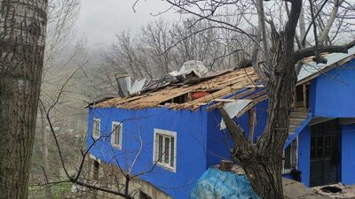 Van'da 50 evin çatısı uçtu!