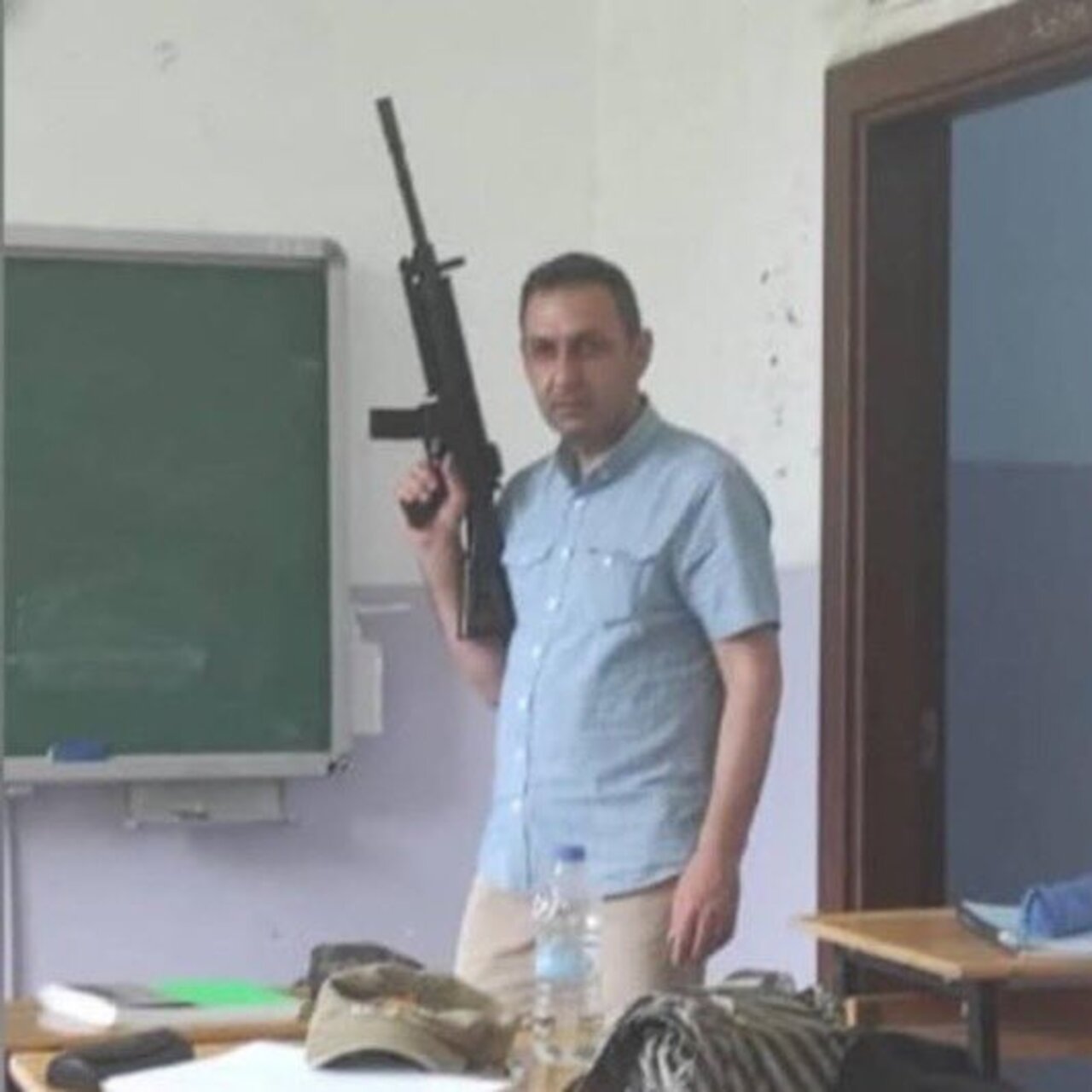 Silahlı öğretmene inceleme
