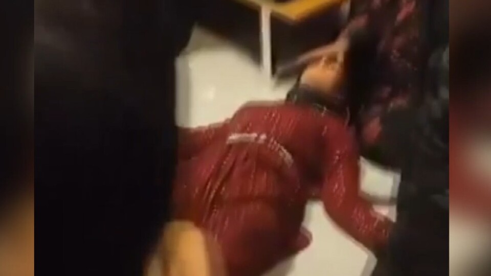 Muayene olmayı beklerken bayıldı