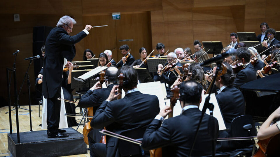 CSO, Sesler ve Küller'in dünya prömiyerine imza attı