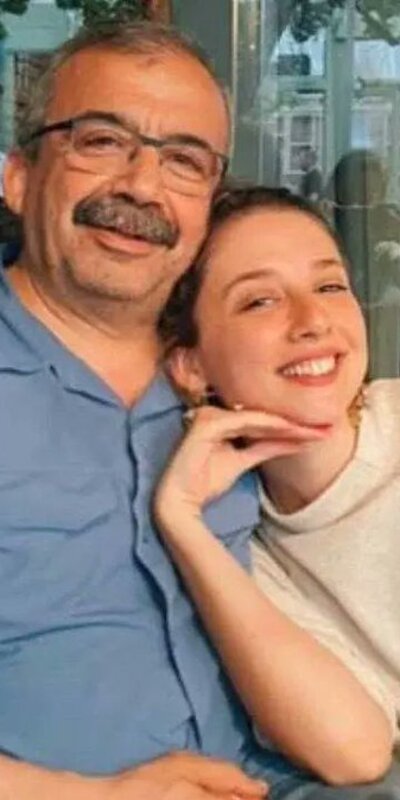 "Tutmuyor elim, uyan"