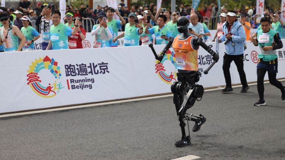 Robotlar insanlarla yarıştı