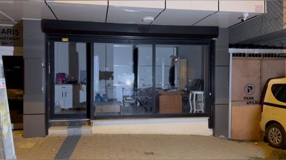 Küçükçekmece'de iş yerine silahlı saldırı