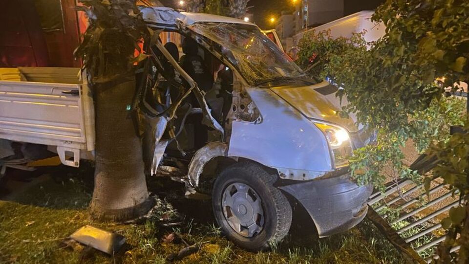 Kamyonetle TIR çarpıştı: 1 yaralı