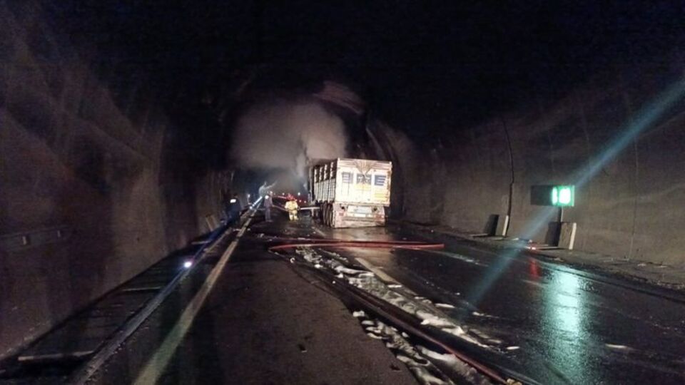 Malatya'da kömür yüklü kamyonda yangın