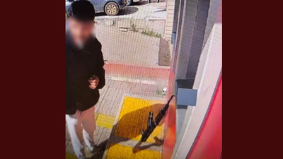 İstanbul'da kaydedildi! Uzun namlulu silahla para çekti!