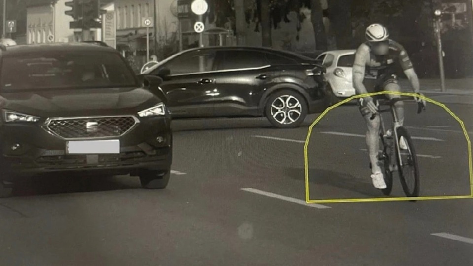 Hız sınırını aşan bisikletli ceza yedi