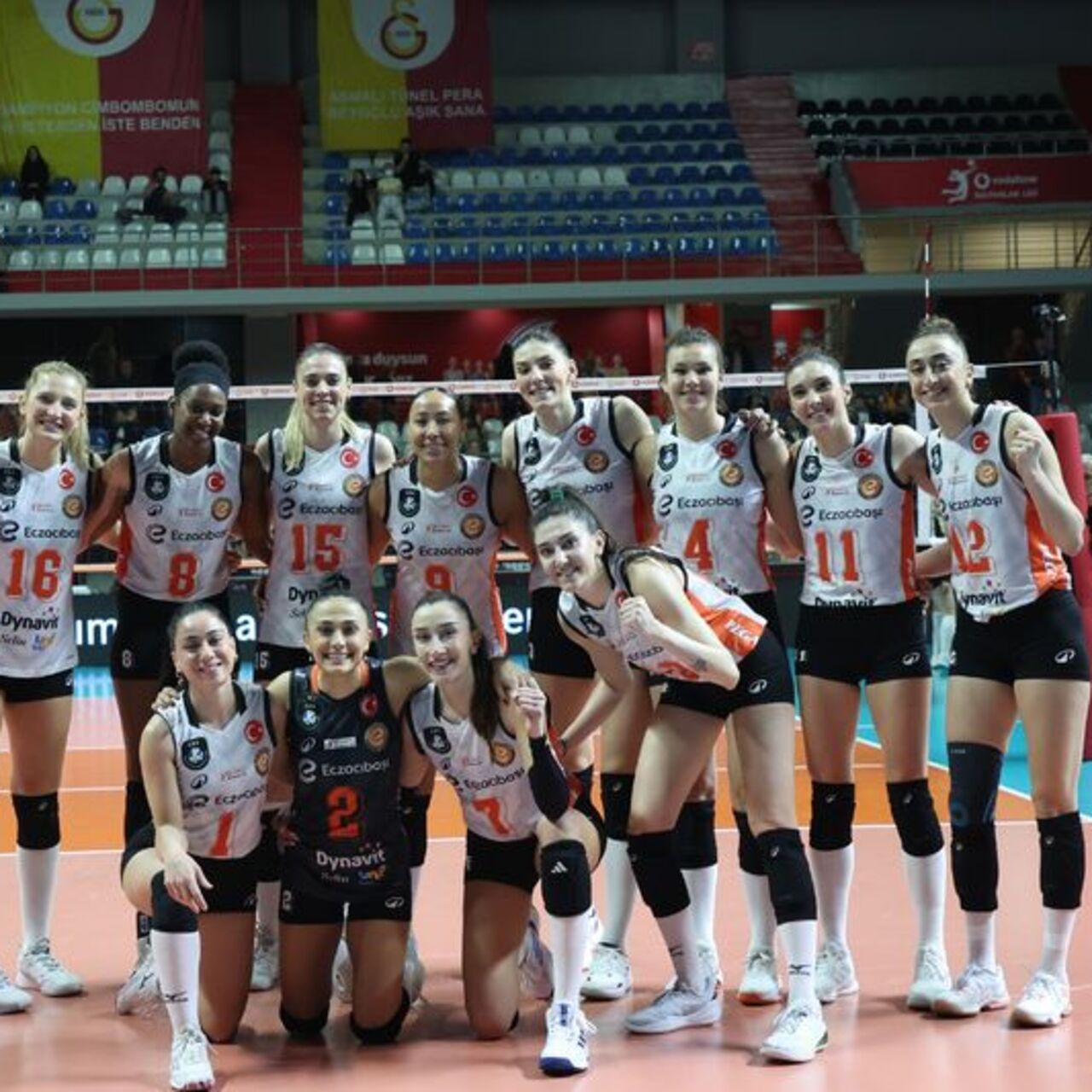 Eczacıbaşı, seriyi kazanarak 3. oldu!