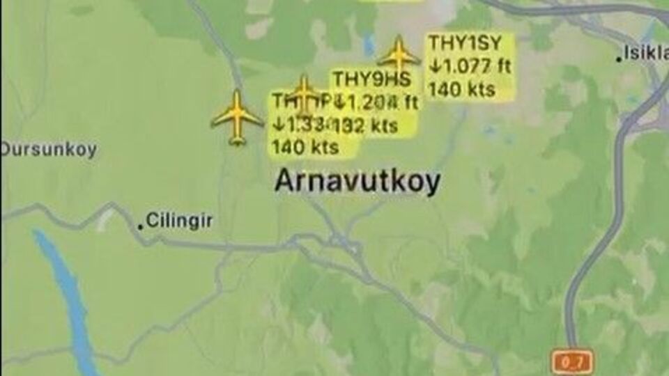 İstanbul Havalimanı'na 3 THY uçağı aynı anda iniş yaptı