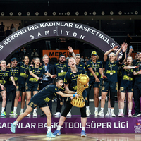 Fenerbahçe Opet kupasını aldı!