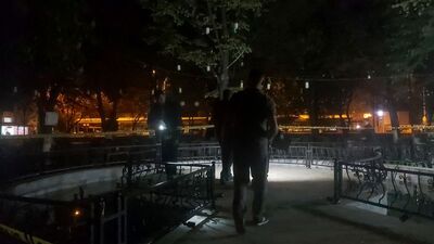 Süs havuzunda elektriğe kapıldılar