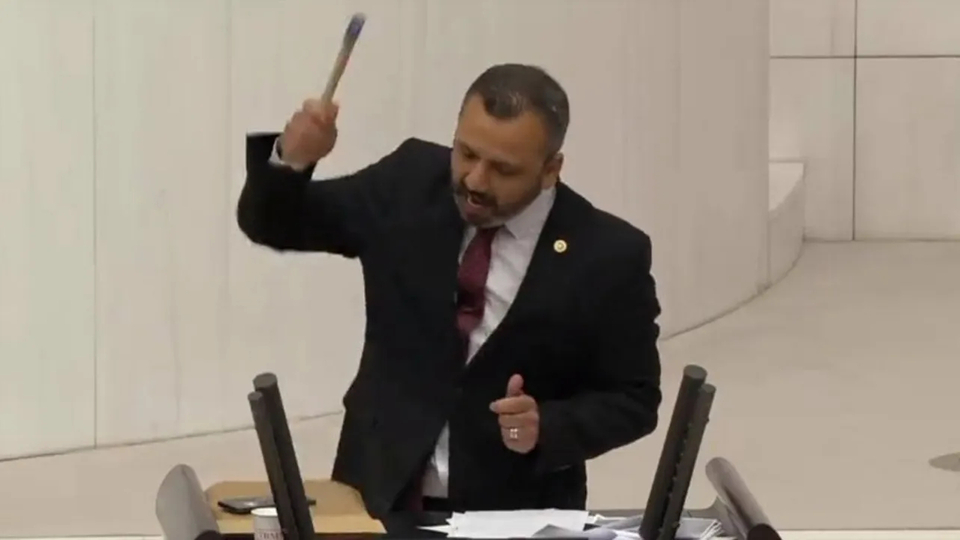 Meclis kürsüsüne zarara para cezası