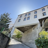 Dışarıdan gelenler şaşkınlığını gizleyemiyor! Rize'de altı cami üstü yol