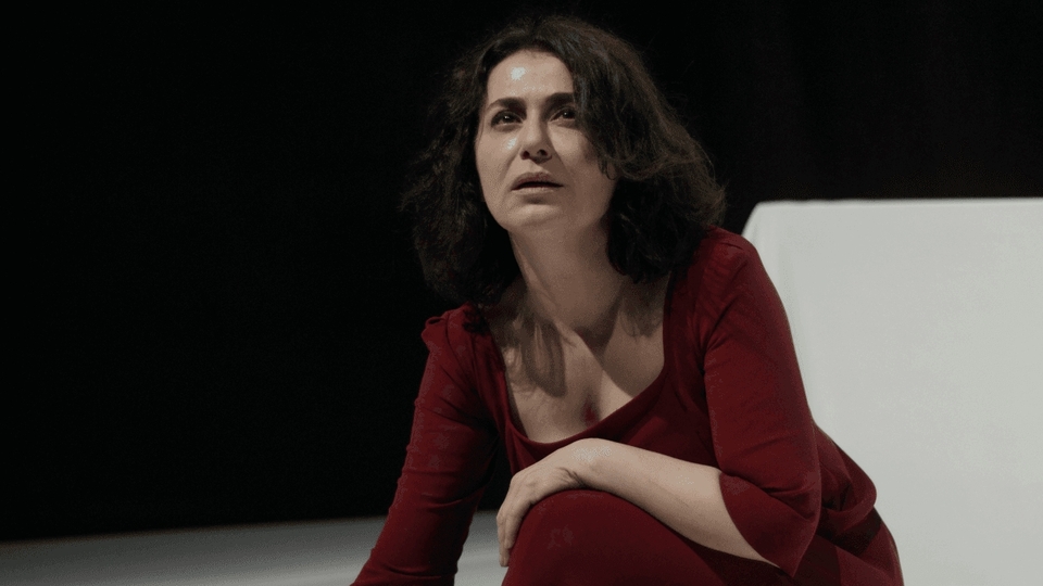 Moda Sahnesi'nde 'Yaralarım Aşktandır'