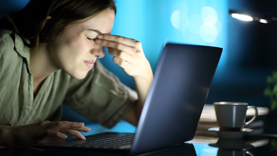 Karanlık mod göz sağlığına iyi geliyor mu?