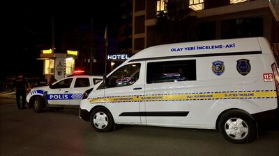 İzmir'de bıçaklı kavga: 1'i ağır 2 yaralı