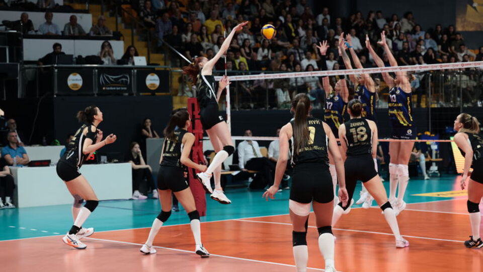 VakıfBank şampiyonluğa bir adım uzakta!