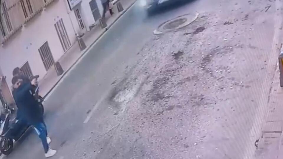 Darp edildikleri gece kulübüne kurşun yağdırdılar!