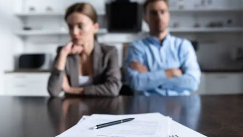 15 bin lira tazminat ve 10 bin lira nafaka! Eşine 'o sözü' söyledi yandı!