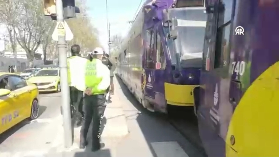 Tramvayın çarptığı kadın yaralandı