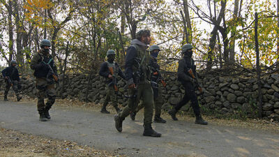 Keşmir'de silahlı saldırı: 1 ölü 7 yaralı