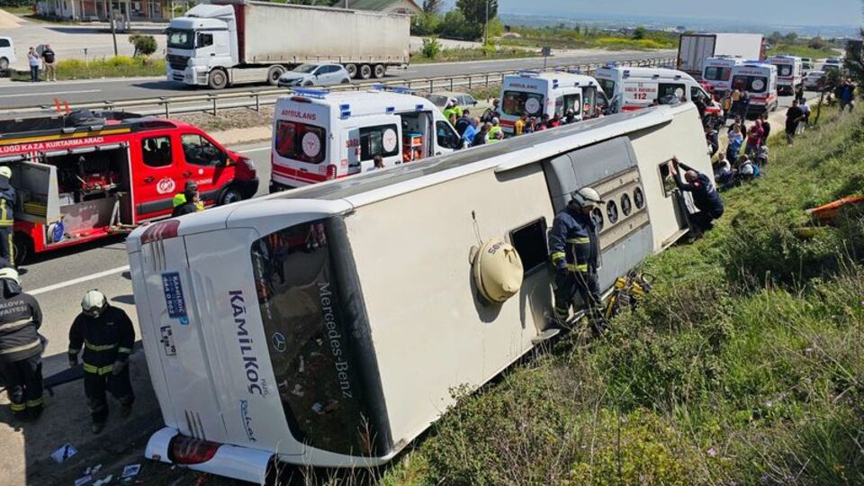Yolcu otobüsü devrildi! Can kaybı var!