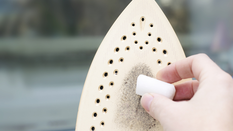 Ütü Tabanı Nasıl Temizlenir?