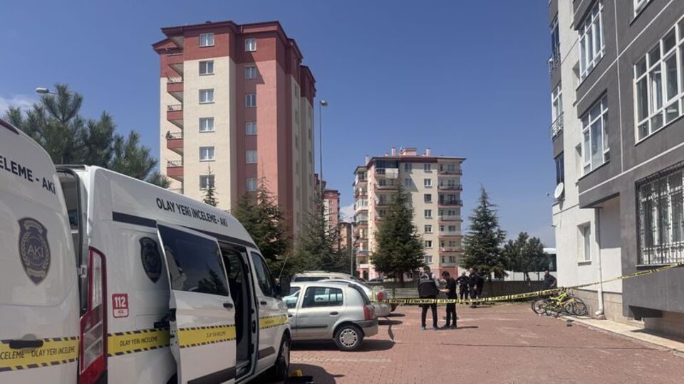 Cam silen kadın 4. kattan düştü