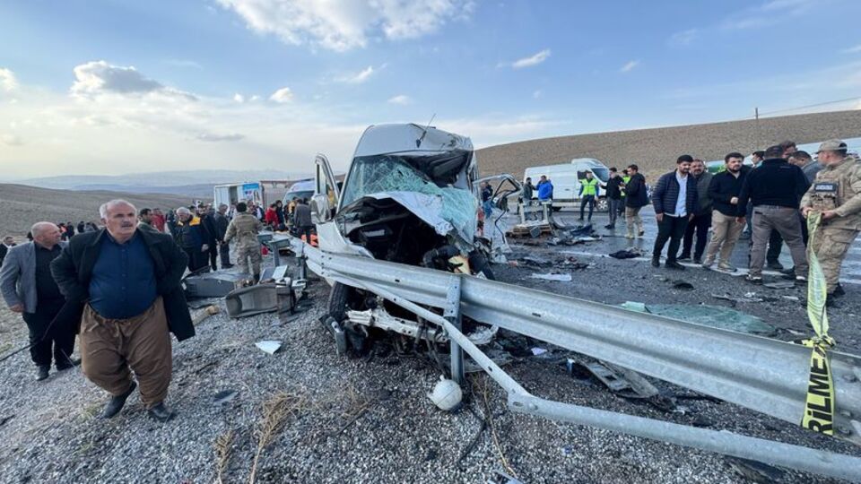 Van'da kaza! Ölü ve yaralılar var