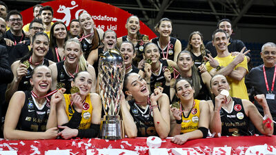 Şampiyon VakıfBank kupasına kavuştu!