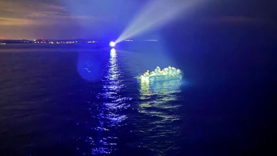 İzmir açıklarında 36 düzensiz göçmen yakalandı