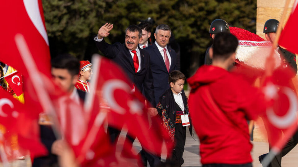 Bakan Tekin Anıtkabir'i ziyaret etti
