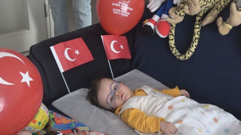 Hidrosefali hastası Göktuğ'a 23 Nisan ziyareti