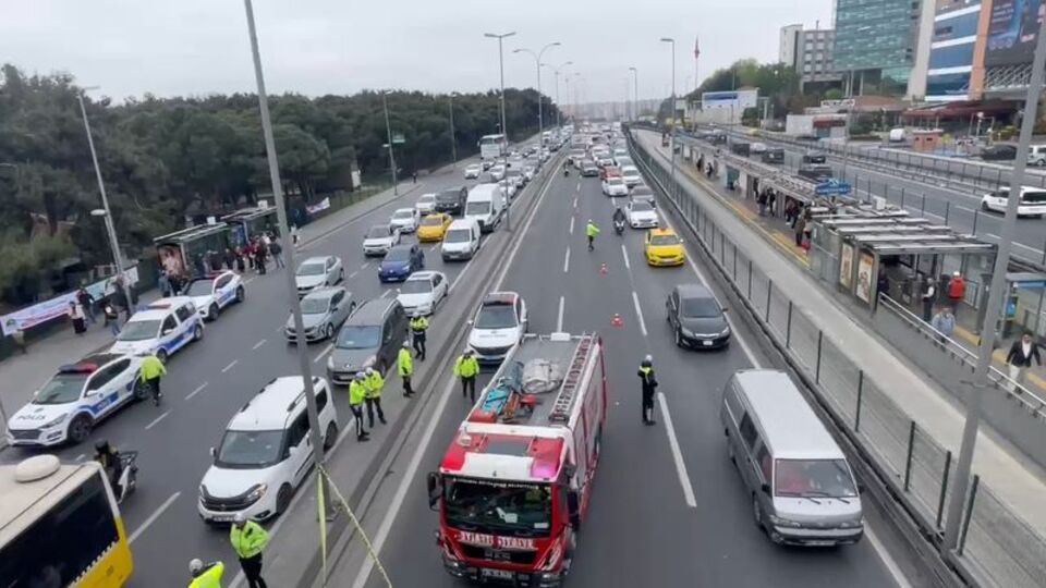 Bakırköy'de ölümlü kaza trafiği kilitledi!