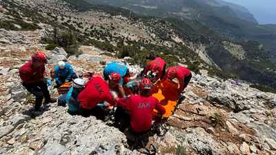 Fethiye'de paraşüt faciası! 2 kişi kayalıklara çakıldı