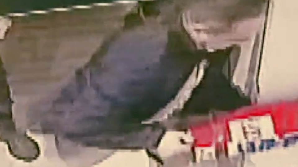 Yangın tüpüyle saldırdı!