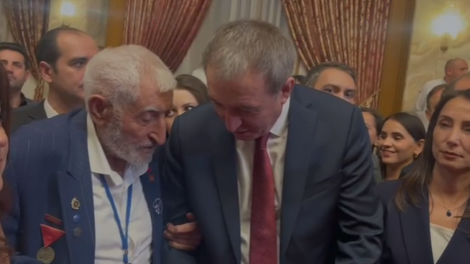 DEM Eş Genel Başkanları gazi ile selamlaştı