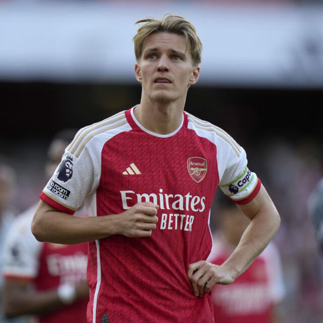 Arsenal puan kaybetti, Liverpool şampi...