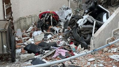 Kumburgaz'da bina duvarları böyle yıkıldı