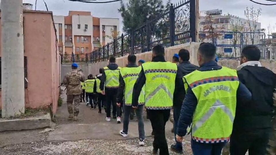 Çiftçilerden alıp vurgun yapmışlardı, mallarına el konuldu