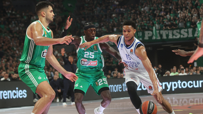 Anadolu Efes'ten Atina'da müthiş zafer!