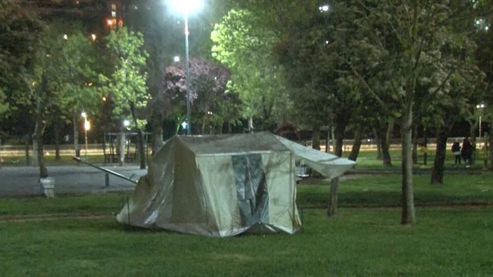 İstanbullular bu geceyi de dışarıda geçiriyor