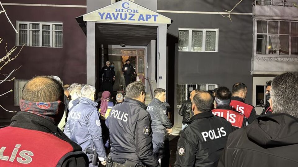 Yangında 16 kişi dumandan etkilendi