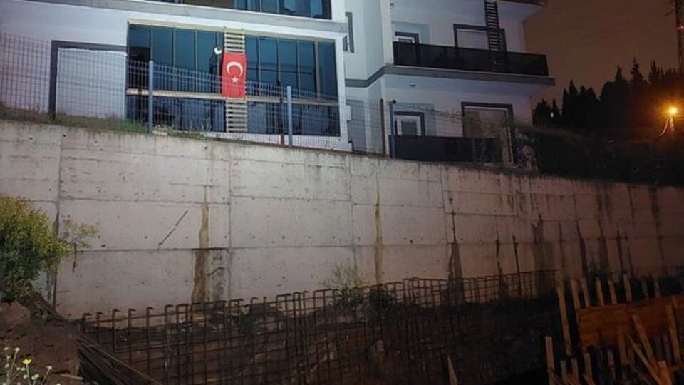 Çökme tehlikesi bulunan apartman tahliye edildi