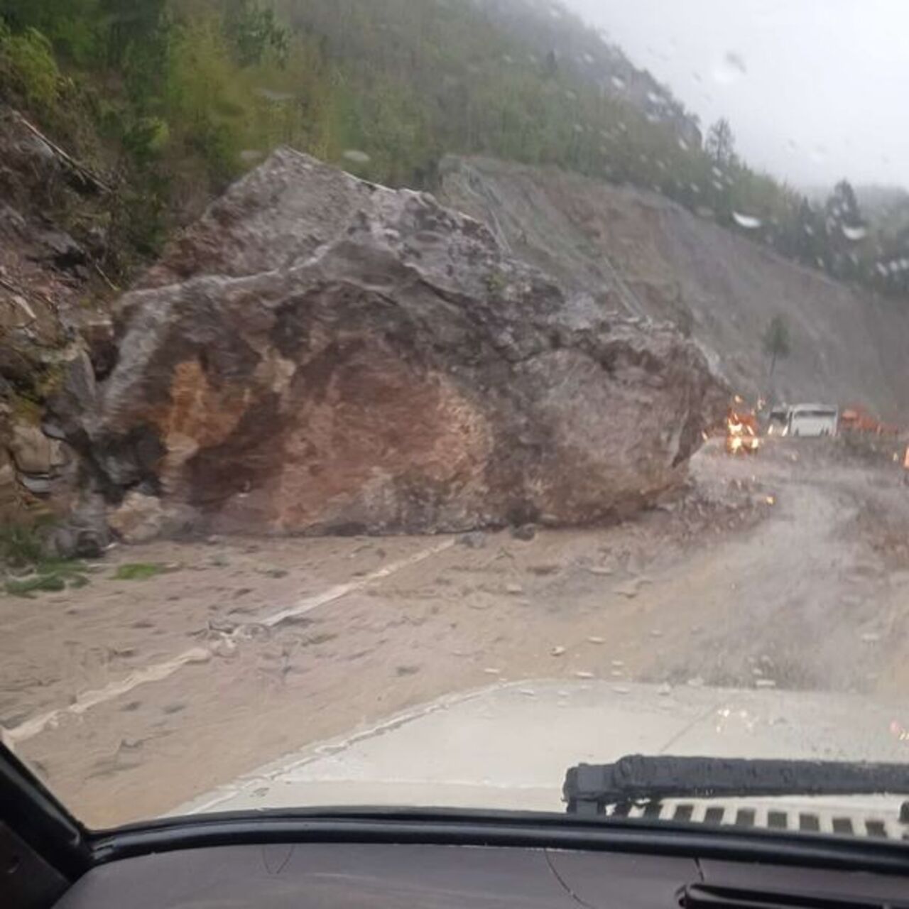 Kastamonu-Cide karayolunda heyelan