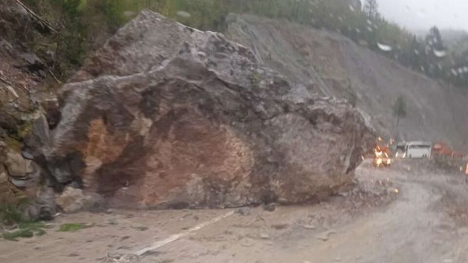 Kastamonu-Cide karayolunda heyelan